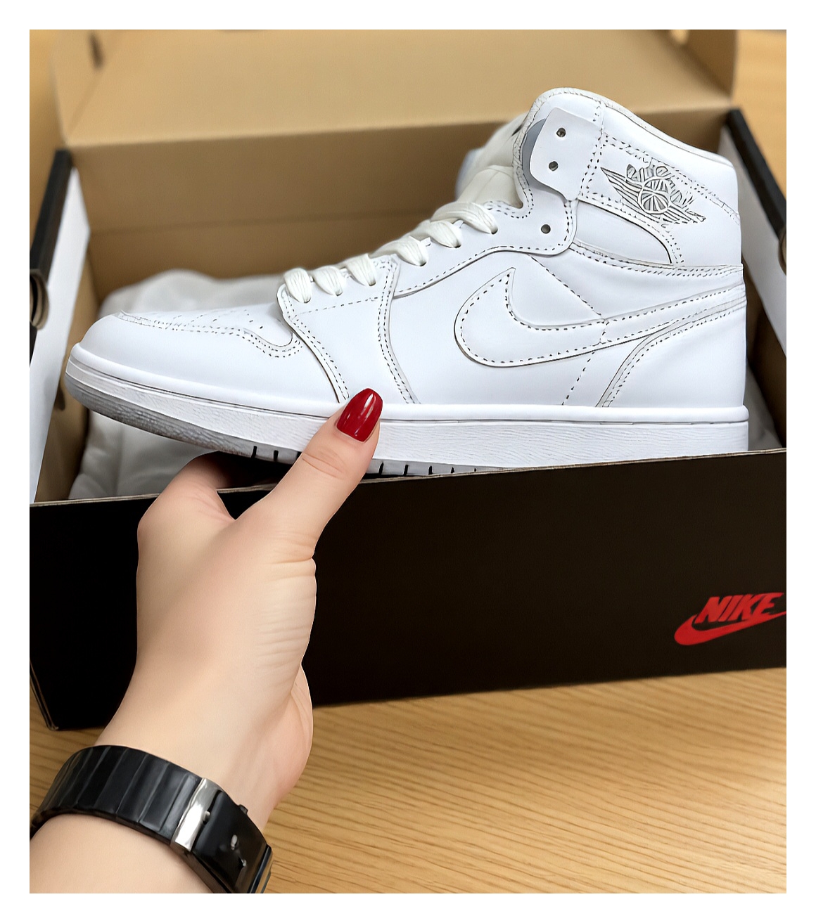 کتونی جردن وان(jordan 1) 38 تا ۴۱ رنگ تمام سفید