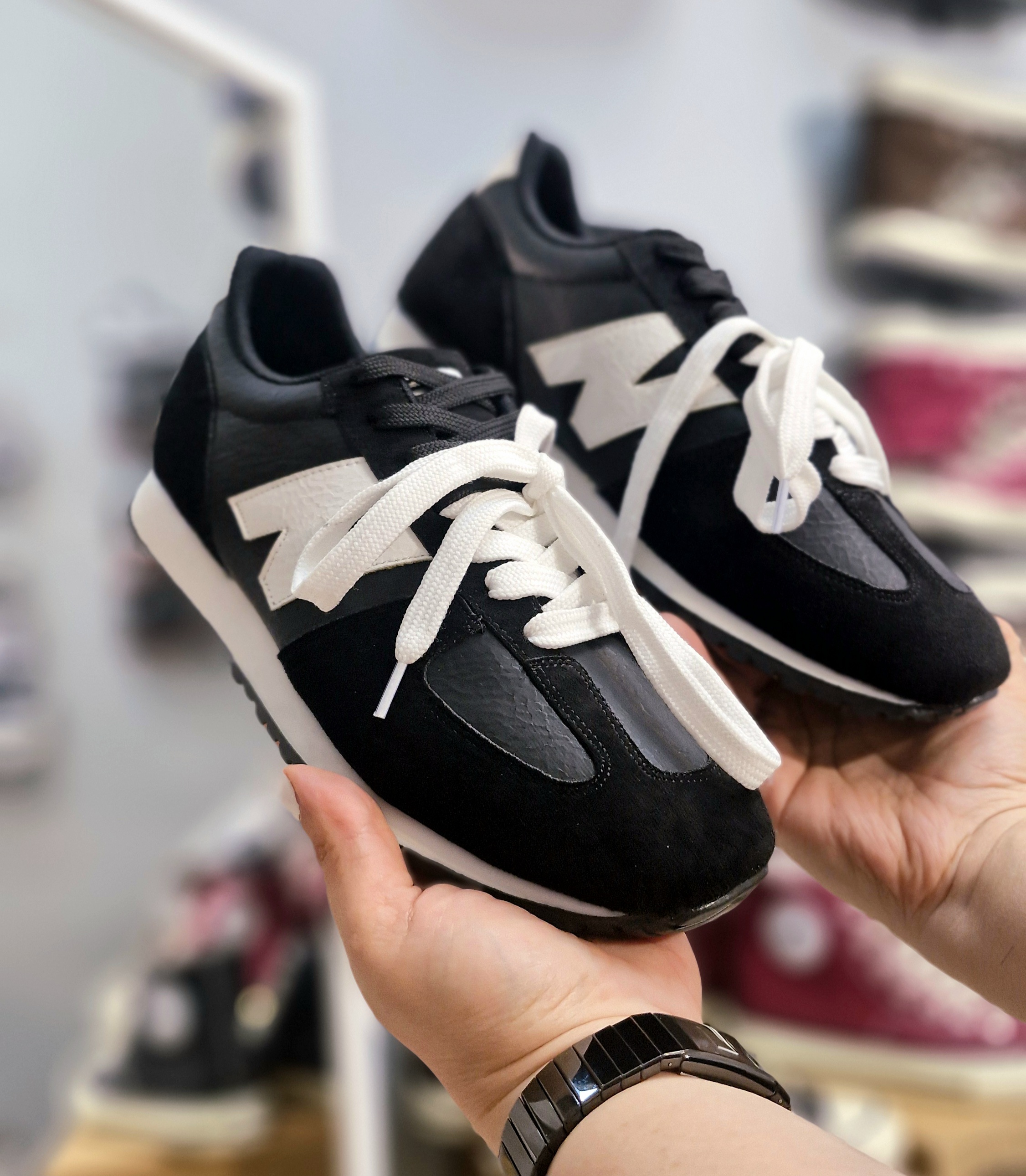 ونس مدل New balance  دو بند مشکی سایز ۳۷ تا ۴۰